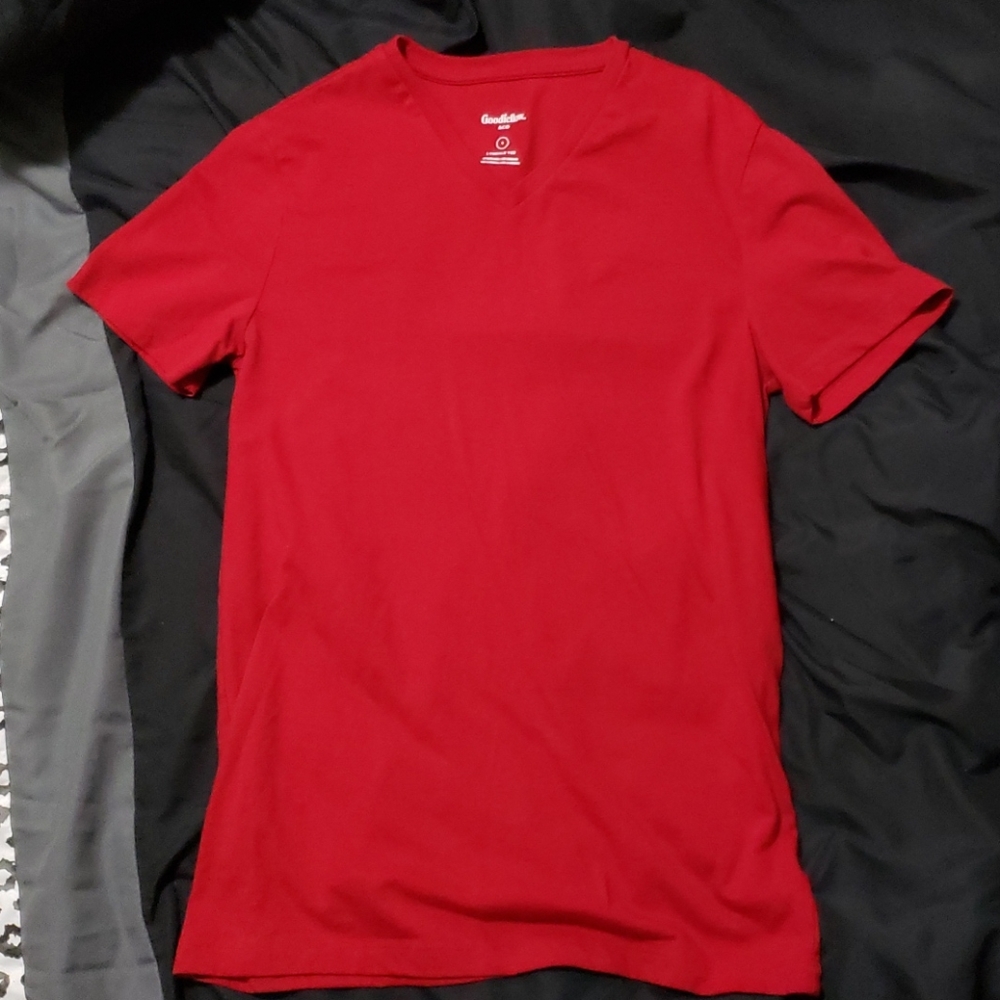 Men's red v-neck t-shirt